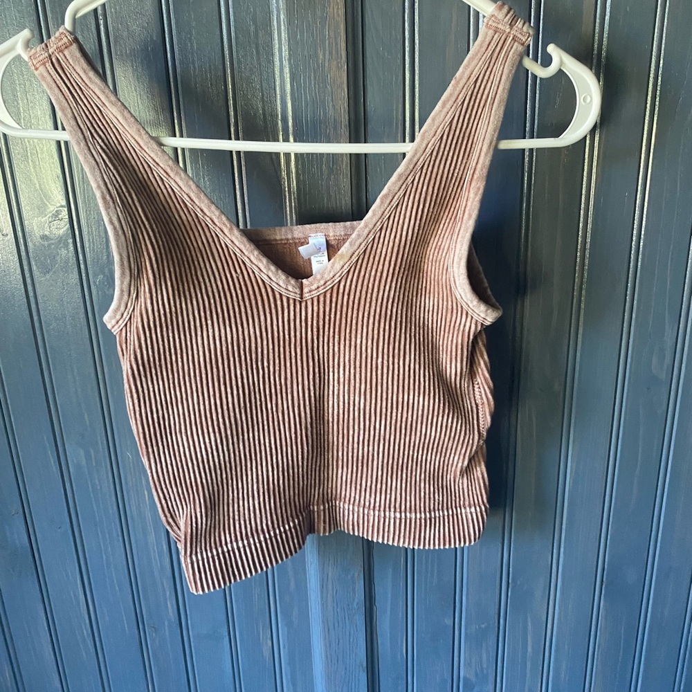 Zenana Outfitters Ribbed V-Neck Brown Tank Top
